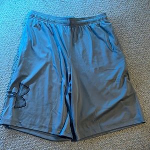 Mens medium gray under armour shorts.